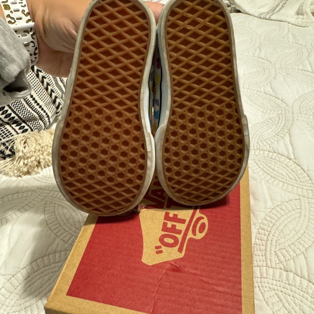 White hearted Vans - Picture 7 of 8